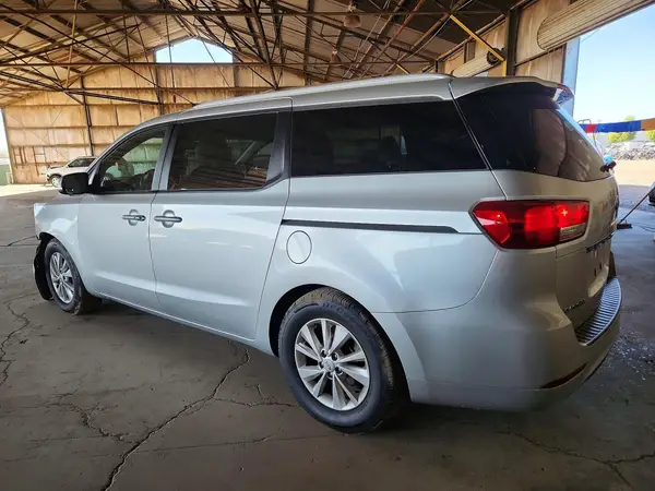 KNDMB5C17H6240247 2017 KIA SEDONA - Image 2