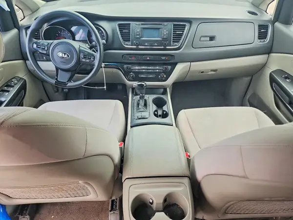 KNDMB5C17H6241737 2017 KIA SEDONA - Image 8