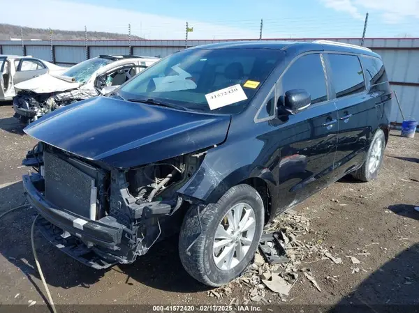 KNDMB5C17H6242614 2017 KIA SEDONA - Image 2