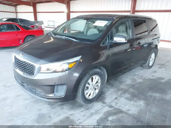 KNDMB5C17H6243259 2017 KIA SEDONA - Image 2