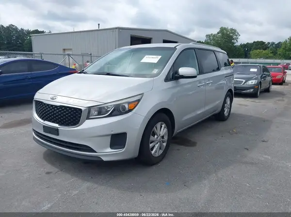 KNDMB5C17H6246081 2017 KIA SEDONA - Image 2