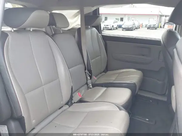 KNDMB5C17H6248817 2017 KIA SEDONA - Image 8