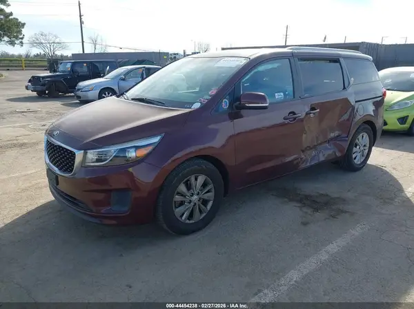 KNDMB5C17H6251295 2017 KIA SEDONA - Image 2