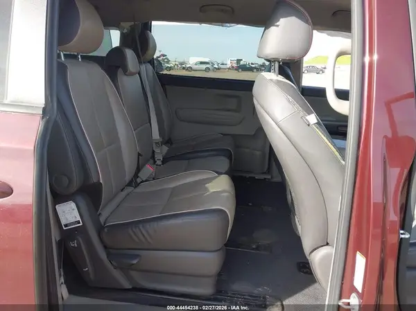 KNDMB5C17H6251295 2017 KIA SEDONA - Image 8