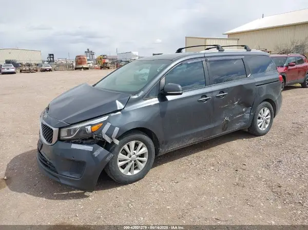 KNDMB5C17H6253936 2017 KIA SEDONA - Image 2