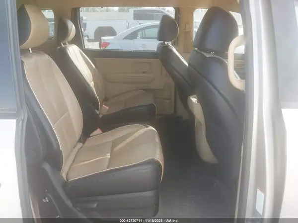 KNDMB5C17H6260384 2017 KIA SEDONA - Image 8