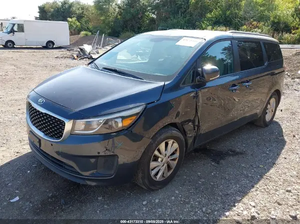KNDMB5C17H6266329 2017 KIA SEDONA - Image 2