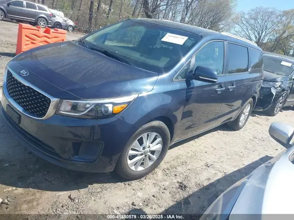 KNDMB5C17H6266332 2017 KIA SEDONA - Image 2
