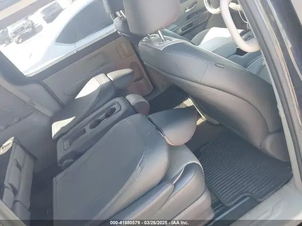 KNDMB5C17H6266332 2017 KIA SEDONA - Image 8
