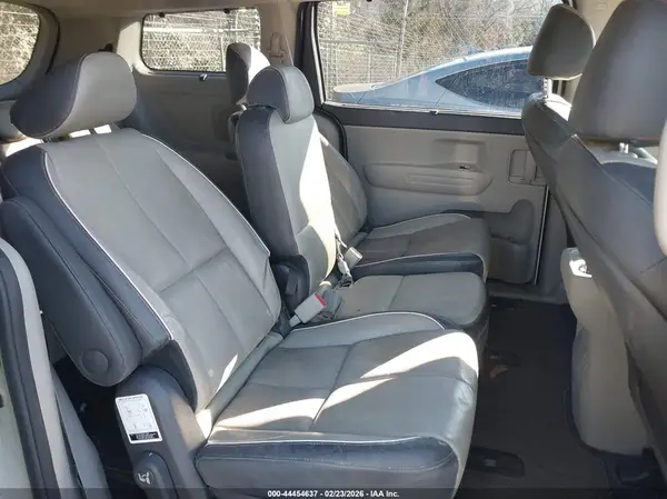 KNDMB5C17H6268081 2017 KIA SEDONA - Image 8
