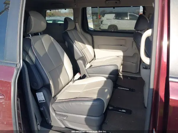 KNDMB5C17H6281249 2017 KIA SEDONA - Image 8
