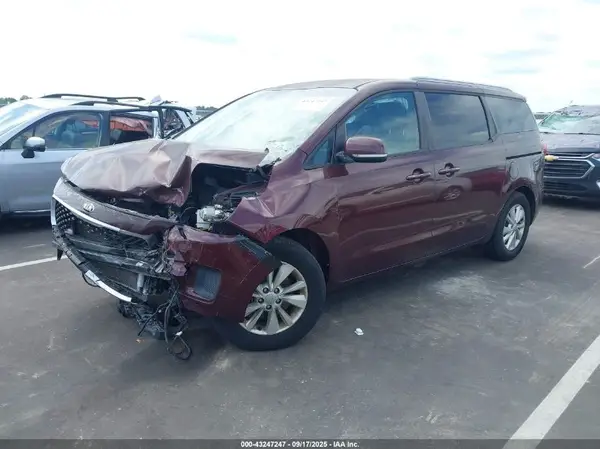 KNDMB5C17H6282157 2017 KIA SEDONA - Image 2