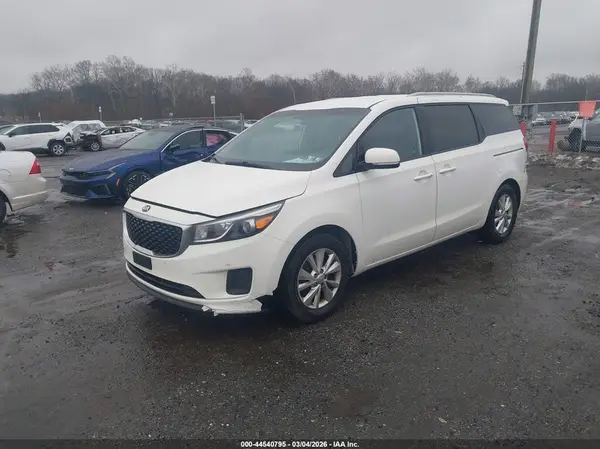 KNDMB5C17H6307249 2017 KIA SEDONA - Image 2