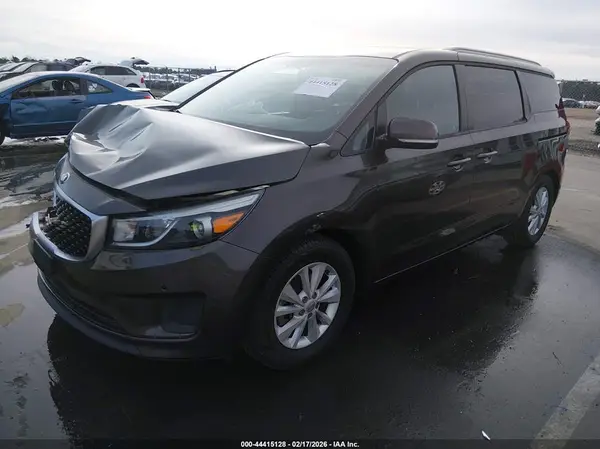 KNDMB5C17H6310118 2017 KIA SEDONA - Image 2