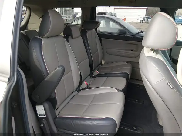 KNDMB5C17H6310118 2017 KIA SEDONA - Image 8