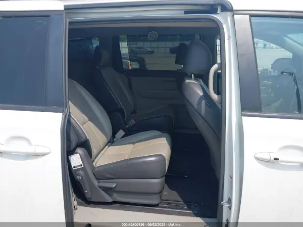 KNDMB5C17H6313424 2017 KIA SEDONA - Image 8