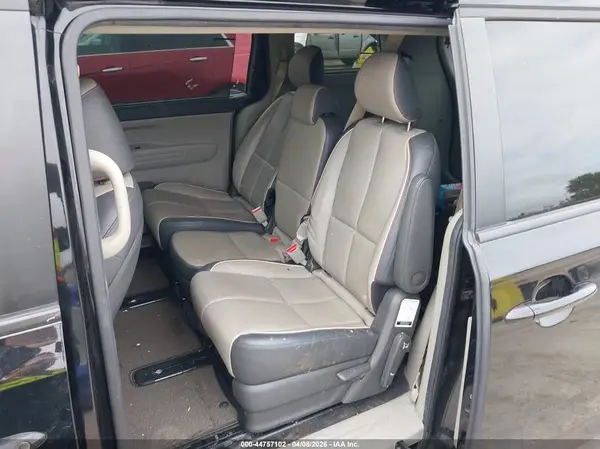KNDMB5C17H6319952 2017 KIA SEDONA - Image 8