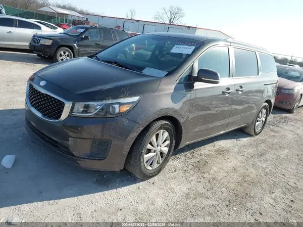 KNDMB5C17H6320180 2017 KIA SEDONA - Image 2