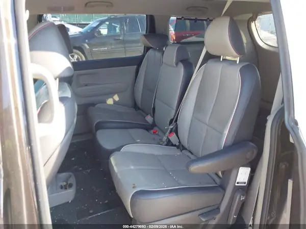 KNDMB5C17H6320180 2017 KIA SEDONA - Image 8