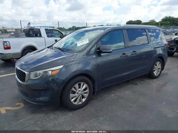 KNDMB5C17H6322740 2017 KIA SEDONA - Image 2