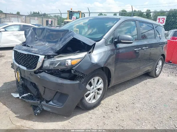 KNDMB5C17H6332801 2017 KIA SEDONA - Image 2