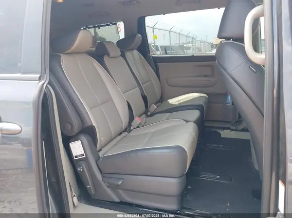 KNDMB5C17H6332801 2017 KIA SEDONA - Image 8