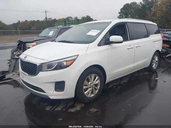 KNDMB5C17H6334872 2017 KIA SEDONA - Image 2