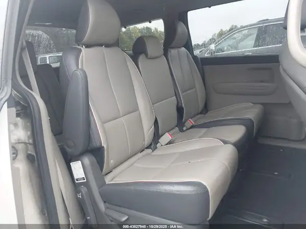KNDMB5C17H6334872 2017 KIA SEDONA - Image 8