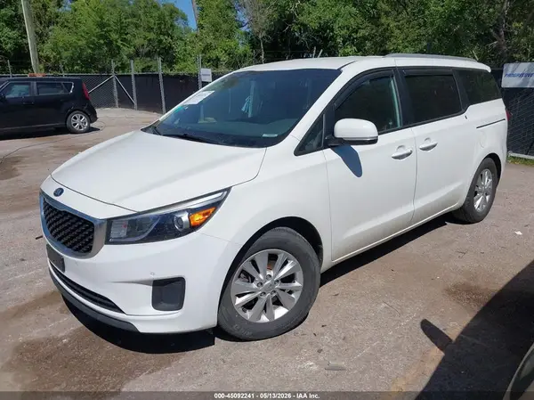 KNDMB5C17H6340493 2017 KIA SEDONA - Image 2