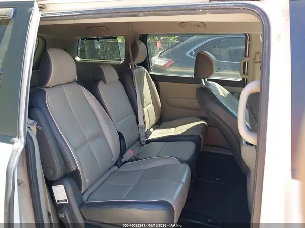 KNDMB5C17H6340493 2017 KIA SEDONA - Image 8