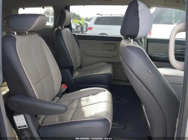 KNDMB5C17J6348048 2018 KIA SEDONA - Image 8