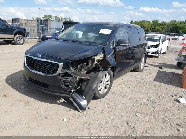 KNDMB5C17J6348549 2018 KIA SEDONA - Image 2