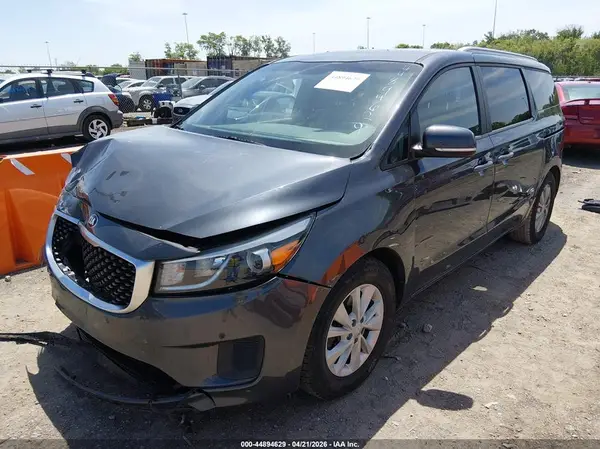 KNDMB5C17J6349104 2018 KIA SEDONA - Image 2