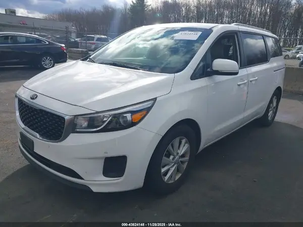 KNDMB5C17J6351578 2018 KIA SEDONA - Image 2