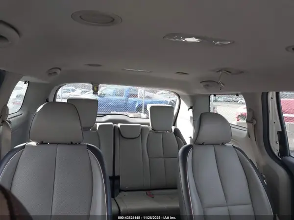 KNDMB5C17J6351578 2018 KIA SEDONA - Image 8