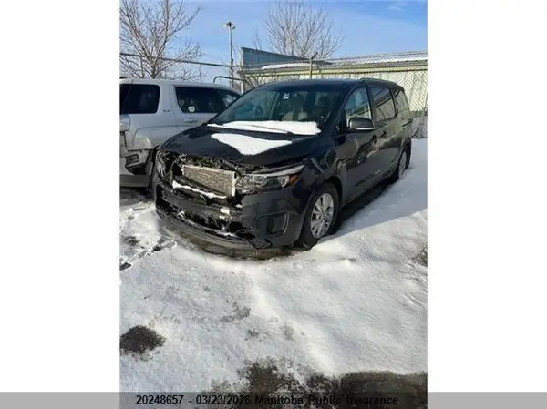 KNDMB5C17J6353797 2018 KIA SEDONA - Image 2