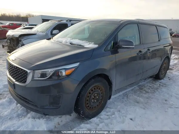 KNDMB5C17J6358398 2018 KIA SEDONA - Image 2