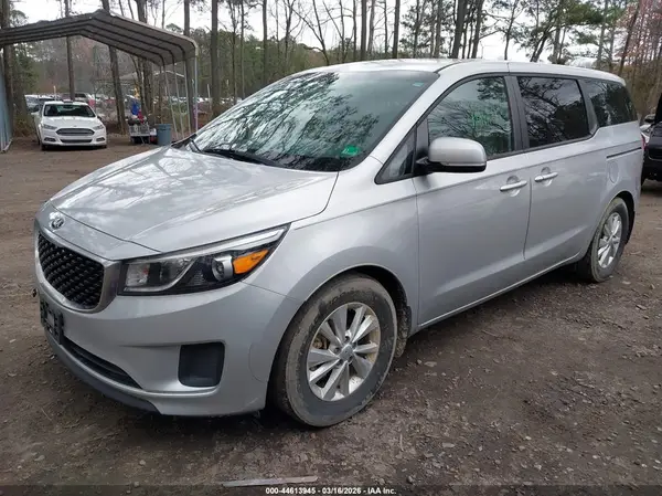 KNDMB5C17J6363469 2018 KIA SEDONA - Image 2