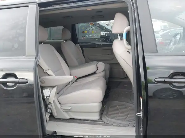 KNDMB5C17J6363472 2018 KIA SEDONA - Image 8