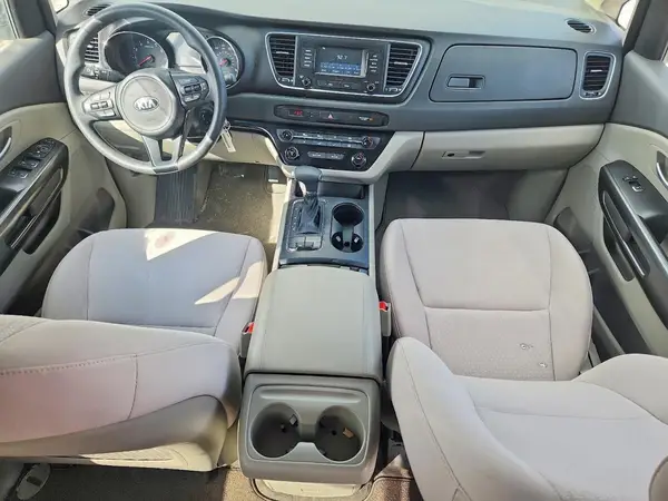 KNDMB5C17J6374584 2018 KIA SEDONA - Image 8