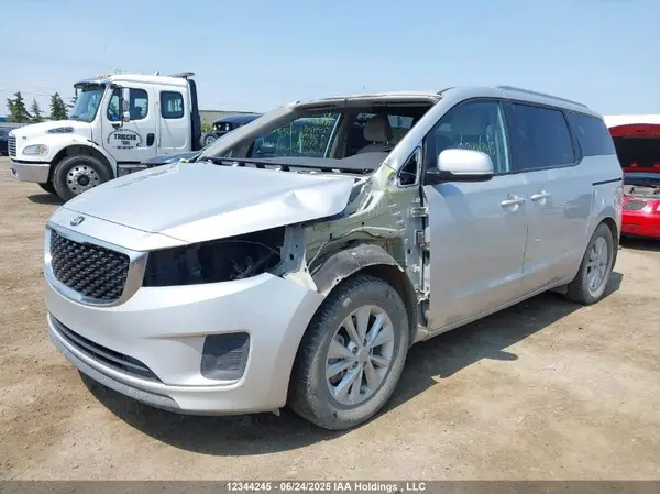 KNDMB5C17J6375637 2018 KIA SEDONA - Image 2
