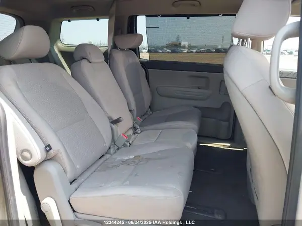 KNDMB5C17J6375637 2018 KIA SEDONA - Image 8