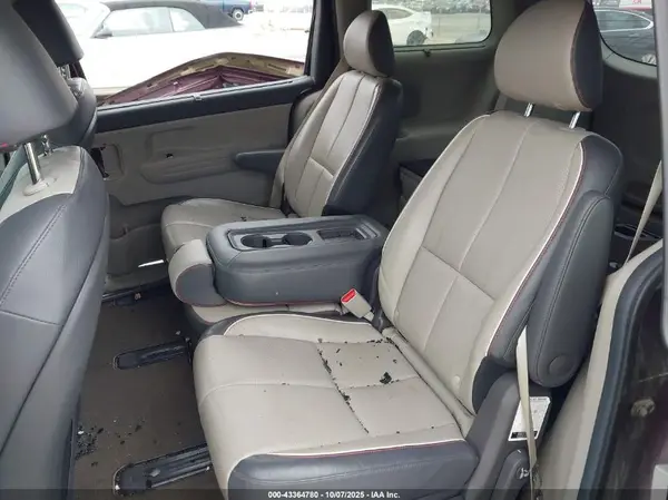 KNDMB5C17J6379977 2018 KIA SEDONA - Image 8