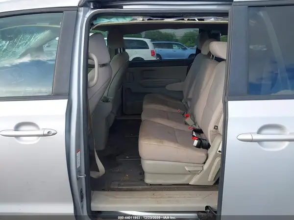 KNDMB5C17J6389120 2018 KIA SEDONA - Image 8