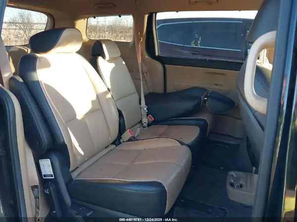 KNDMB5C17J6390820 2018 KIA SEDONA - Image 8