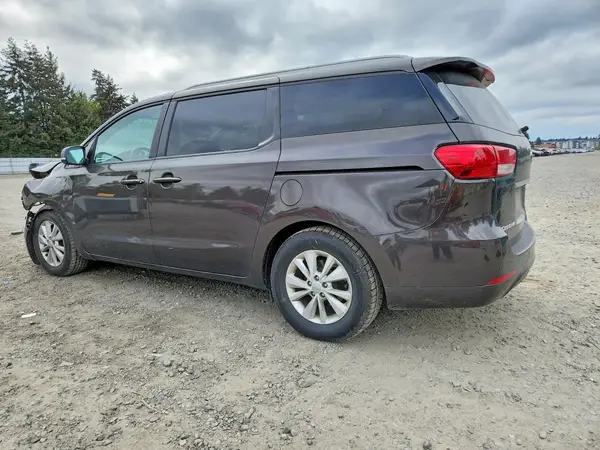 KNDMB5C17J6392048 2018 KIA SEDONA - Image 2