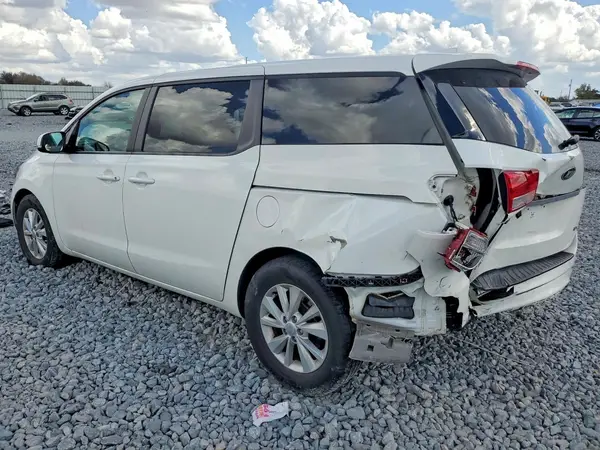 KNDMB5C17J6396665 2018 KIA SEDONA - Image 2