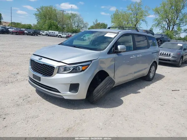 KNDMB5C17J6407454 2018 KIA SEDONA - Image 2