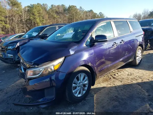 KNDMB5C17J6408121 2018 KIA SEDONA - Image 2