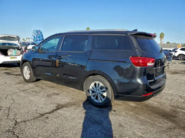 KNDMB5C17J6424139 2018 KIA SEDONA - Image 2